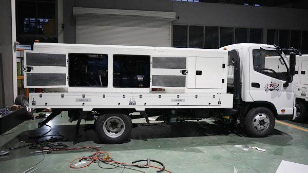 公司順利完成兩臺應急電源車的發貨任務